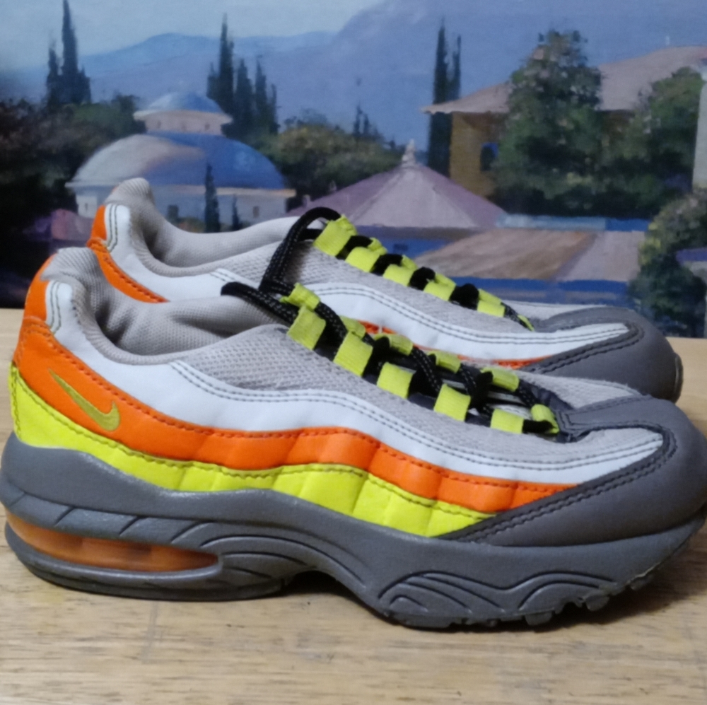 Nike Air Max 95 Kids Size 11C Dark Grey, Light Grey,Neon Green&Orange.Like🆕🚴 - Picture 15 of 15